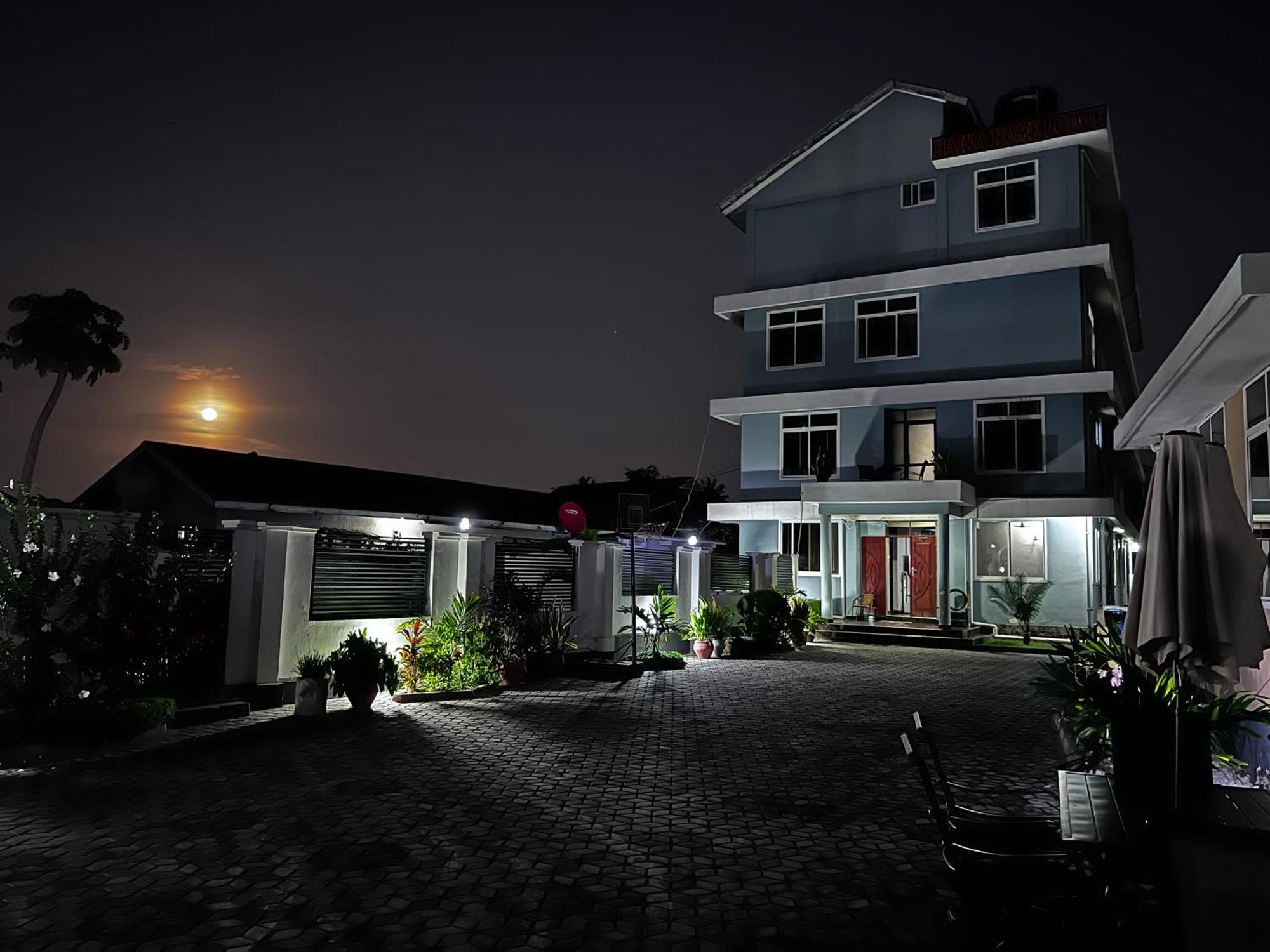 Haika Home Lodge Dar es Salaam Bagian luar foto